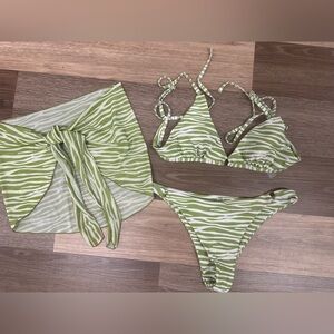 Large NWOT bikini swimsuit w/ matching sarong